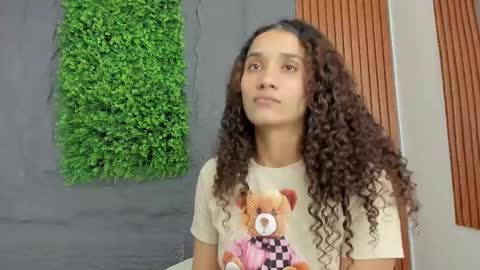 Marian online show from March 7, 2025, 5:06 pm