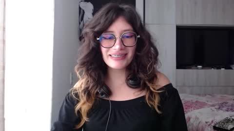 Snapshot of mariana124_ chatting on October 15, 2025, 5:46 pm Mariana online show from October 15, 2025, 5:46 pm