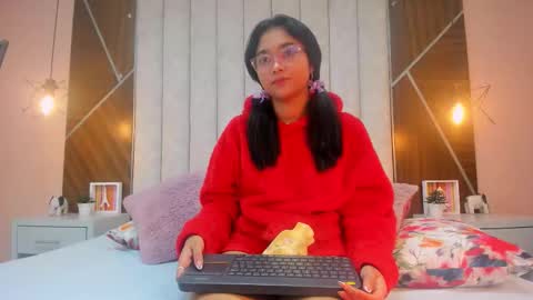 Mariana  online show from November 10, 2025, 2:05 pm