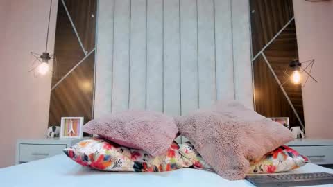 Mariana  online show from November 22, 2025, 10:53 pm