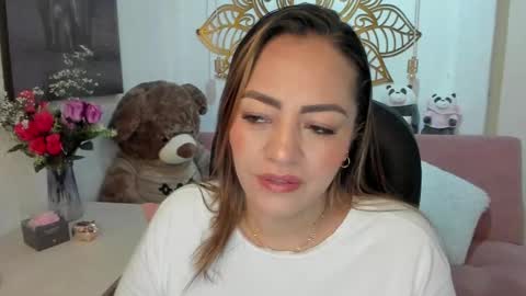 Snapshot of marianalopez81 chatting on February 14, 2025, 12:30 am Mariana Lopez online show from February 14, 2025, 12:30 am