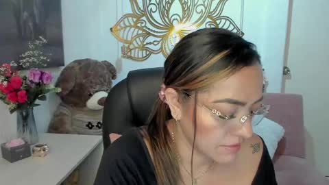 Snapshot of marianalopez81 chatting on February 14, 2025, 3:33 am Mariana Lopez online show from February 14, 2025, 3:33 am