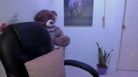 Snapshot of marianalopez81 chatting on March 2, 2025, 7:10 am Mariana Lopez online show from March 2, 2025, 7:10 am