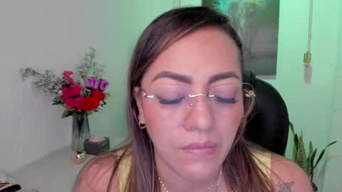 Snapshot of marianalopez81 chatting on March 4, 2025, 3:44 am Mariana Lopez online show from March 4, 2025, 3:44 am