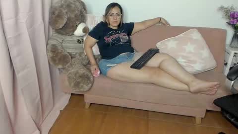 Snapshot of marianalopez81 chatting on March 7, 2025, 5:40 am Mariana Lopez online show from March 7, 2025, 5:40 am