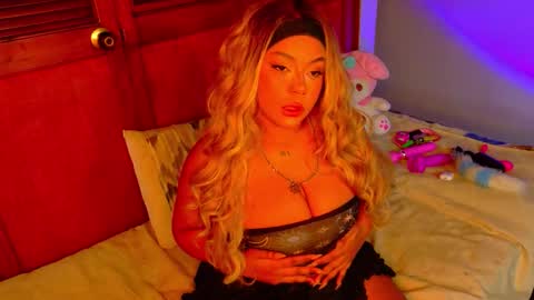 Snapshot of marianapradax chatting on November 22, 2025, 11:42 am Mariana Prada online show from November 22, 2025, 11:42 am