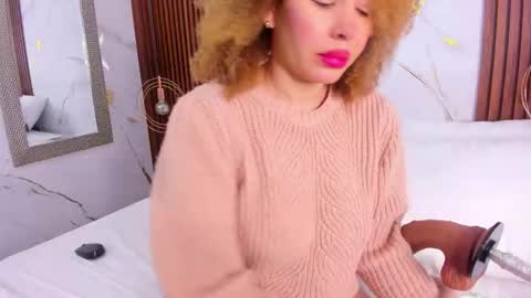 Mariana online show from December 1, 2025, 8:03 pm