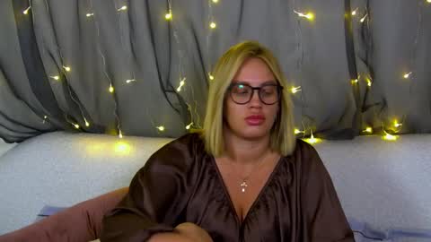 Snapshot of marianeumann chatting on October 24, 2025, 8:11 am Maria online show from October 24, 2025, 8:11 am