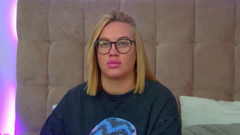 Snapshot of marianeumann chatting on November 19, 2025, 6:24 am Maria online show from November 19, 2025, 6:24 am