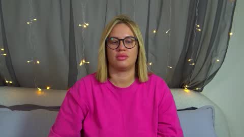 Snapshot of marianeumann chatting on November 23, 2025, 6:19 pm Maria online show from November 23, 2025, 6:19 pm