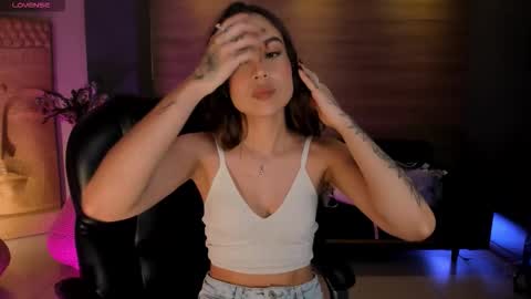 Marianne  online show from November 21, 2025, 9:24 pm