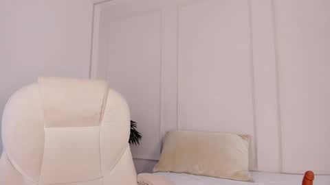 Snapshot of mariapettit chatting on February 1, 2025, 12:29 am Maria Pettit online show from February 1, 2025, 12:29 am