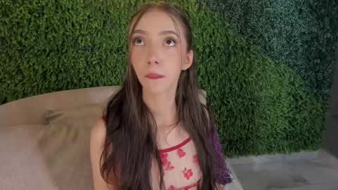 Snapshot of mariapettit chatting on February 24, 2025, 12:37 pm Maria Pettit online show from February 24, 2025, 12:37 pm