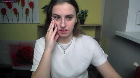 Snapshot of mariatess_ chatting on December 8, 2024, 11:35 am Mariia online show from December 8, 2024, 11:35 am