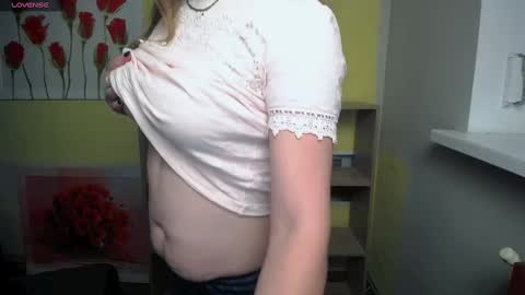 Snapshot of mariatess_ chatting on December 14, 2024, 1:27 pm Mariia online show from December 14, 2024, 1:27 pm