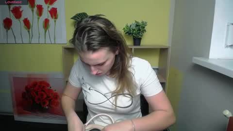 Snapshot of mariatess_ chatting on December 19, 2024, 4:35 pm Mariia online show from December 19, 2024, 4:35 pm