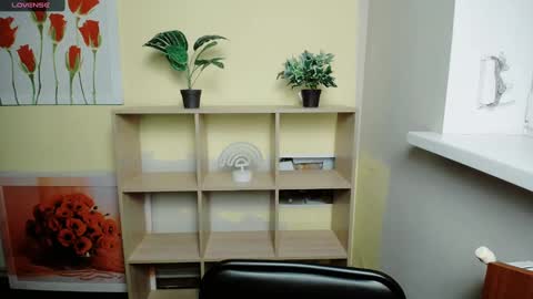 Snapshot of mariatess_ chatting on January 8, 2025, 2:14 pm Mariia online show from January 8, 2025, 2:14 pm