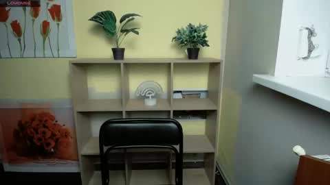 Snapshot of mariatess_ chatting on January 10, 2025, 12:15 pm Mariia online show from January 10, 2025, 12:15 pm