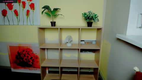 Snapshot of mariatess_ chatting on February 6, 2025, 9:11 am Mariia online show from February 6, 2025, 9:11 am