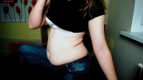 Snapshot of mariatess_ chatting on February 18, 2025, 1:33 pm Mariia online show from February 18, 2025, 1:33 pm