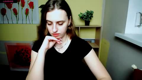 Snapshot of mariatess_ chatting on March 2, 2025, 12:43 pm Mariia online show from March 2, 2025, 12:43 pm