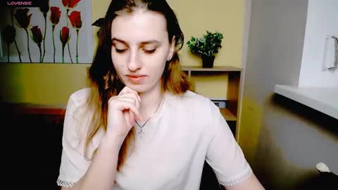 Snapshot of mariatess_ chatting on March 3, 2025, 3:20 pm Mariia online show from March 3, 2025, 3:20 pm