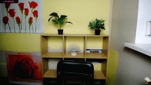 Snapshot of mariatess_ chatting on March 12, 2025, 2:45 pm Mariia online show from March 12, 2025, 2:45 pm