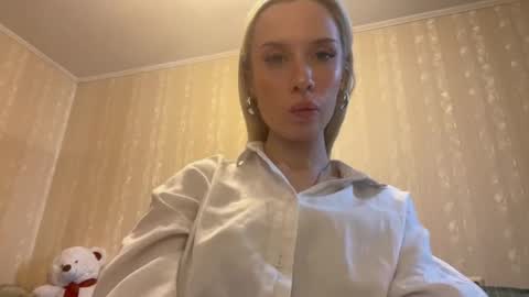 Molly online show from September 9, 2025, 7:19 am