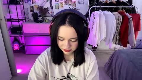 Emily online show from October 16, 2025, 7:42 am