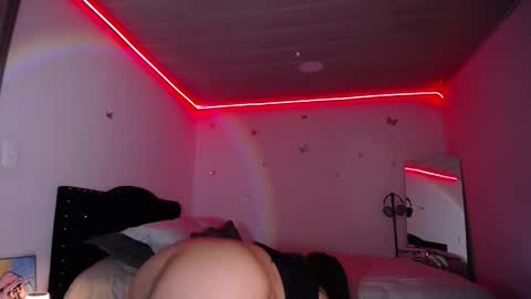 Snapshot of marie_daved chatting on February 22, 2025, 6:50 am Nicolle online show from February 22, 2025, 6:50 am