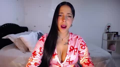 Snapshot of marie_daved chatting on October 12, 2025, 2:21 am Nicolle online show from October 12, 2025, 2:21 am