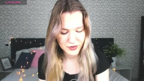 mariel_brown online show from February 8, 2025, 8:20 am