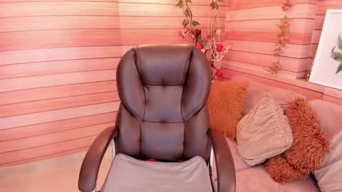 Snapshot of marien_thomson_ chatting on February 9, 2025, 2:28 am Marien online show from February 9, 2025, 2:28 am