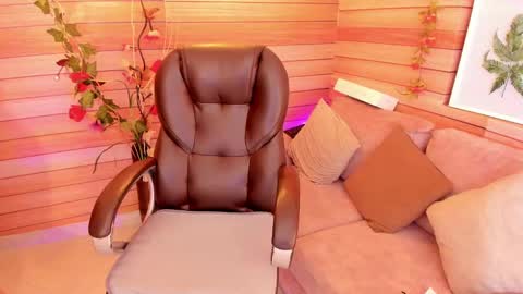 Snapshot of marien_thomson_ chatting on March 9, 2025, 9:46 pm Marien online show from March 9, 2025, 9:46 pm