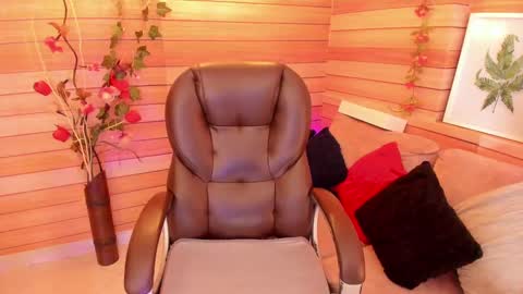 Snapshot of marien_thomson_ chatting on March 12, 2025, 3:35 am Marien online show from March 12, 2025, 3:35 am