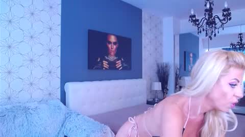 Snapshot of marimais chatting on September 28, 2025, 6:52 am Mary Mais online show from September 28, 2025, 6:52 am