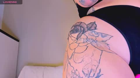 Snapshot of marrenar chatting on October 3, 2025, 4:20 am Mari online show from October 3, 2025, 4:20 am