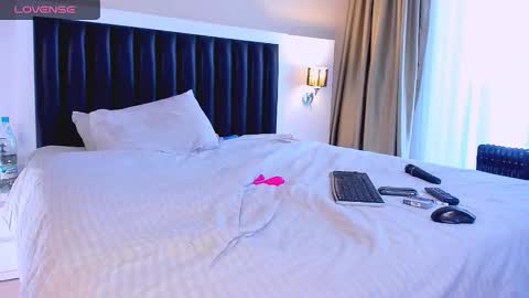 Snapshot of marrenar chatting on December 5, 2025, 6:55 am Mari online show from December 5, 2025, 6:55 am