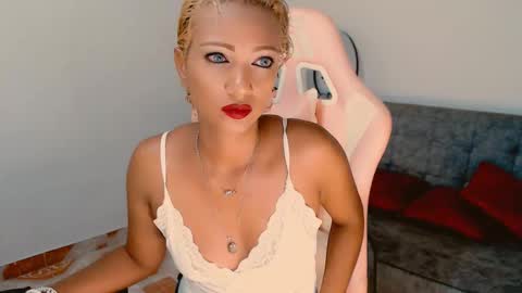 Snapshot of marryme00 chatting on November 14, 2025, 2:38 pm May online show from November 14, 2025, 2:38 pm