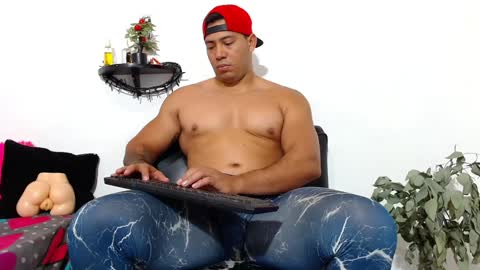 Snapshot of martin_fiit chatting on December 12, 2024, 5:10 am Martin instagrammartinfiit online show from December 12, 2024, 5:10 am