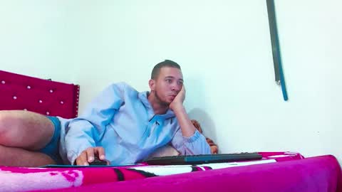 martin_smith20 online show from December 19, 2025, 11:17 am