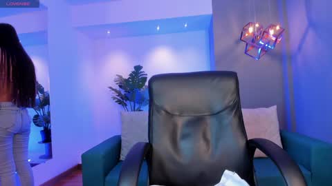 Snapshot of martina_mancinii chatting on December 6, 2024, 11:44 am Martina online show from December 6, 2024, 11:44 am