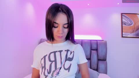 Snapshot of martina_mancinii chatting on February 4, 2025, 12:00 pm Martina online show from February 4, 2025, 12:00 pm