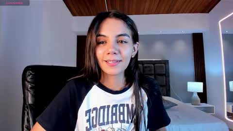 Snapshot of martina_mancinii chatting on February 21, 2025, 7:10 pm Martina online show from February 21, 2025, 7:10 pm