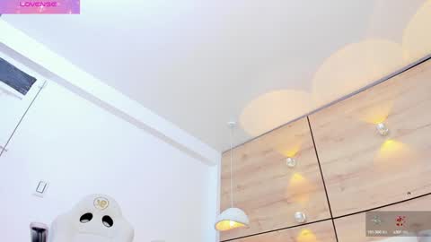 martina touss  online show from January 25, 2025, 4:02 am