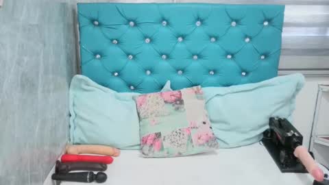  Mary Moon  online show from February 1, 2025, 2:02 pm