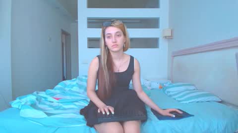 marya442004 online show from November 1, 2025, 5:42 am