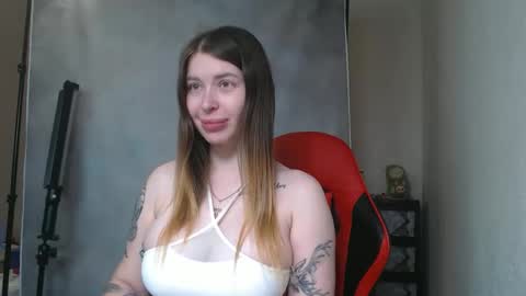 Snapshot of maryhotloves chatting on October 14, 2025, 8:59 am MaryHotLoves online show from October 14, 2025, 8:59 am