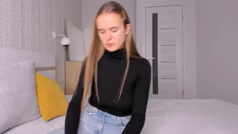 Snapshot of marylee_21 chatting on October 27, 2025, 9:46 am Mari online show from October 27, 2025, 9:46 am