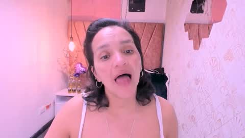 Snapshot of marylinmilf chatting on September 19, 2025, 8:38 am Marylin online show from September 19, 2025, 8:38 am